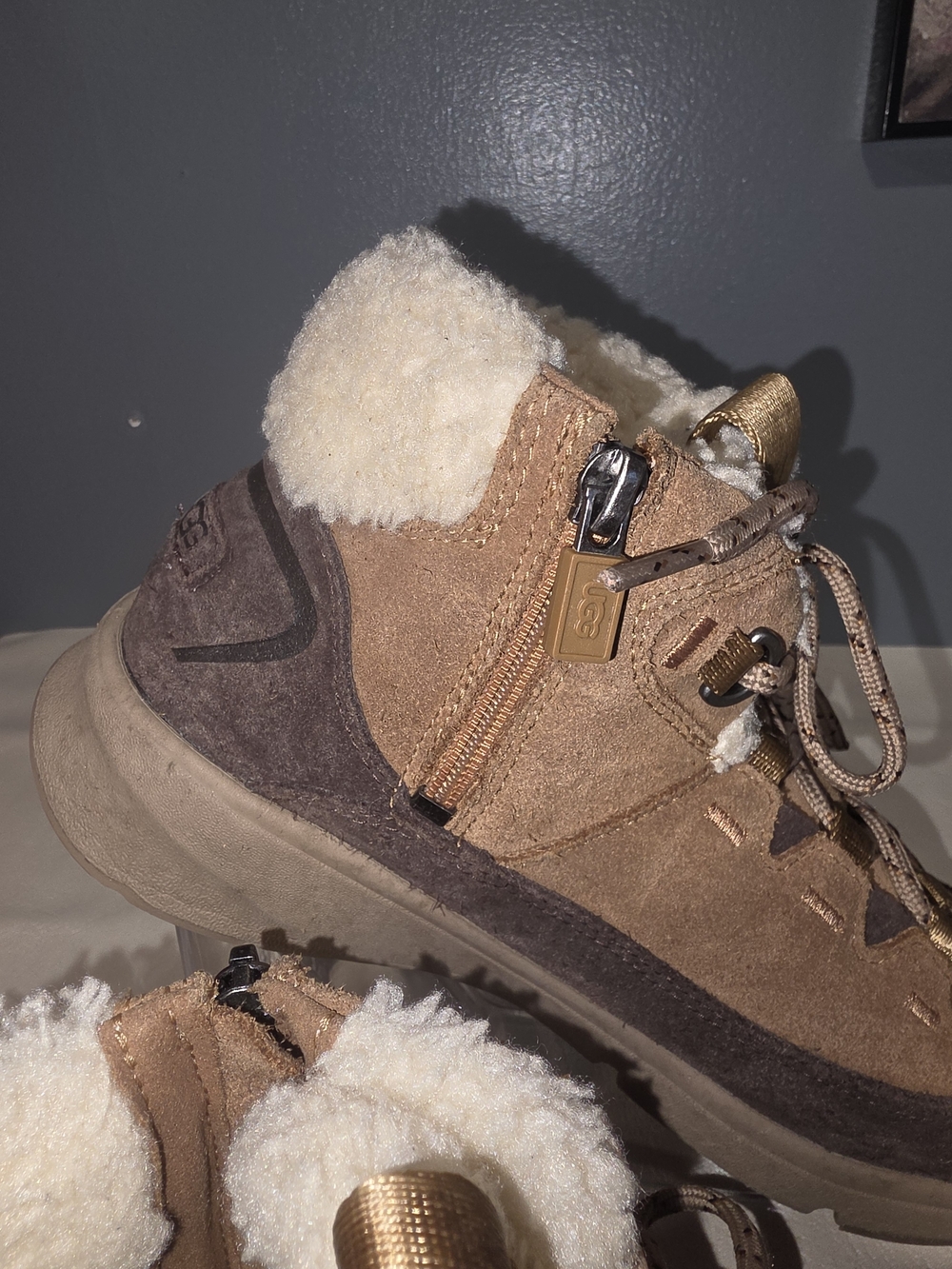 UGG Kids' Terretrail Cozy Lace Suede Faux-Shearling Chestnut Ankle Boots Size 4 - Picture 2 of 7